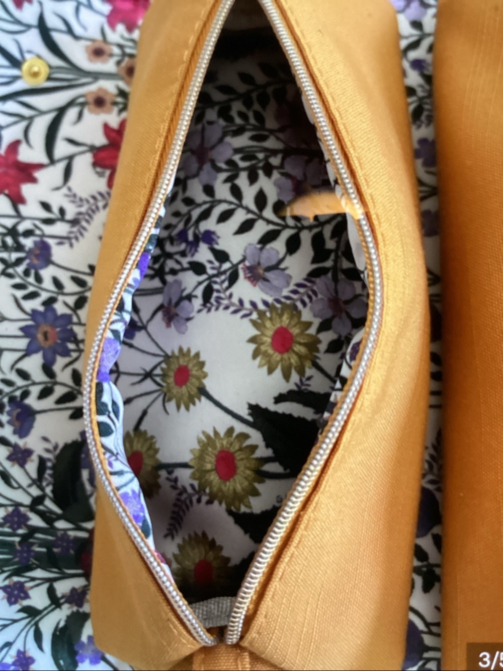 Gucci Beauty Mustard yellow jewelry/Cosmetic Pouch NEW - Picture 3 of 5